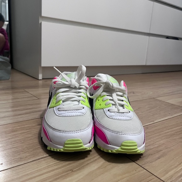 2020
Wmns Air Max 90 GS 'Pink Volt' - Picture 2 of 3